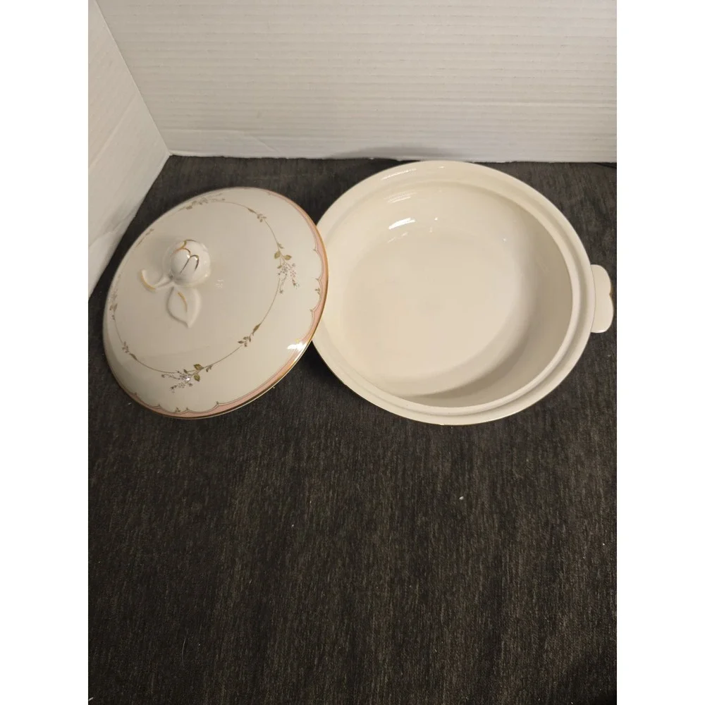 Mikasa Ultra Cream Bake & Serve Covered Casserole Dish Monticello UP277